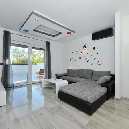 Adriatic - Two Bedroom With Pool Ferienhaus *