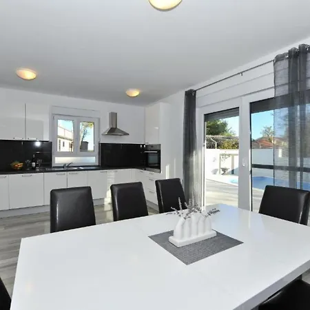 Adriatic - Two Bedroom With Pool *