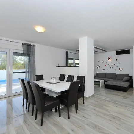 Adriatic - Two Bedroom With Pool * Privlaka (Zadar)