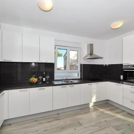 Adriatic - Two Bedroom With Pool بيت للعطل *