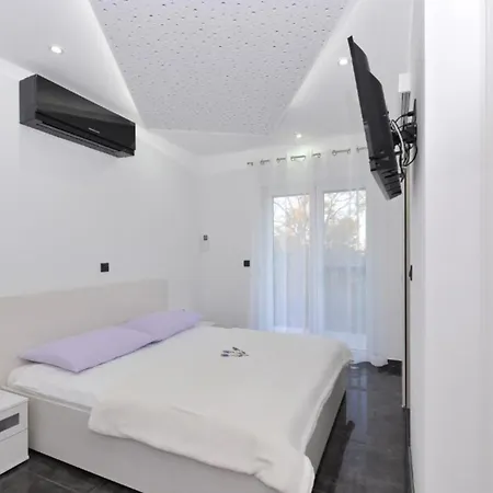بيت للعطل Adriatic - Two Bedroom With Pool *
