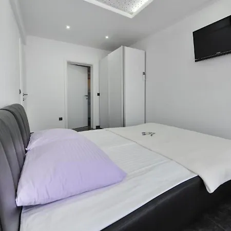Adriatic - Two Bedroom With Pool Ferienhaus *