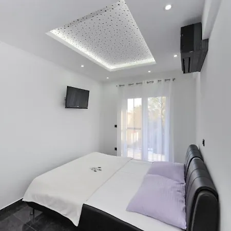 Ferienhaus Adriatic - Two Bedroom With Pool Privlaka (Zadar)