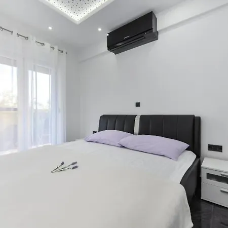 Adriatic - Two Bedroom With Pool بيت للعطل *