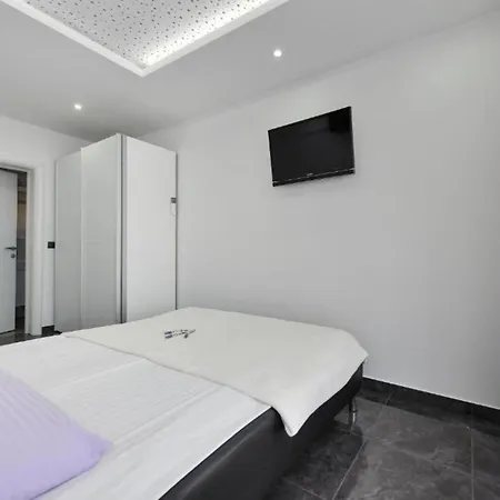 Adriatic - Two Bedroom With Pool * بريفلاكا