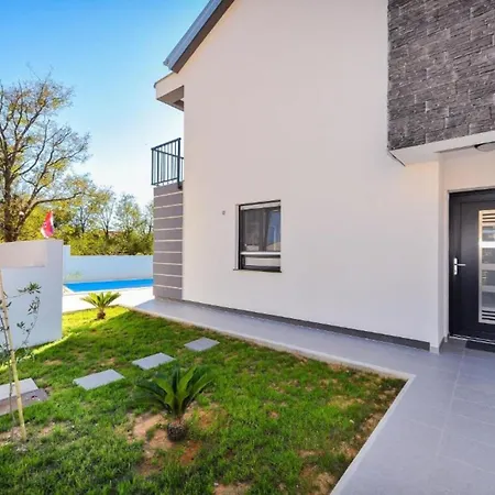 بيت للعطل Adriatic - Two Bedroom With Pool *