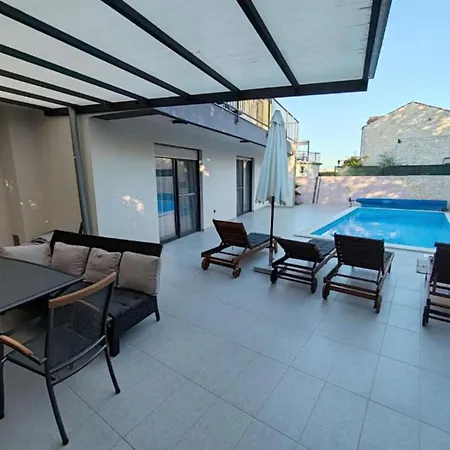 Adriatic - Two Bedroom With Pool *